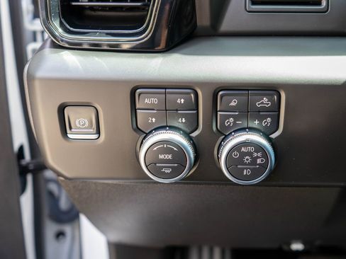 Certified 2023 GMC Sierra 1500 AT4 w/ AT4 Premium Package AWD/4WD image 19
