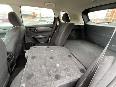 Used 2024 Nissan Rogue S image 31