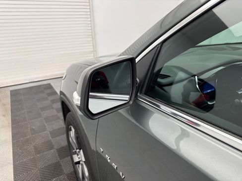 Used 2023 Chevrolet Traverse LT w/ LT Premium Package image 32