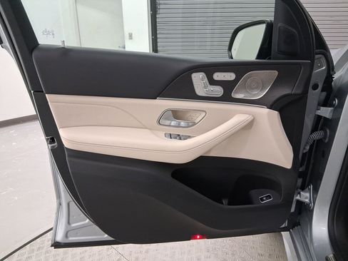 Used 2022 Mercedes-Benz GLS 450 4MATIC image 21