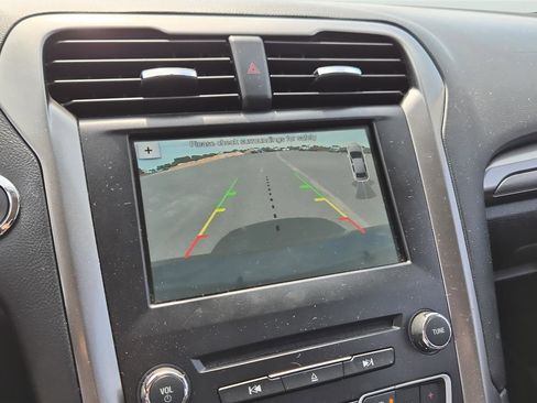 Used 2017 Ford Fusion SE w/ Fusion SE Technology Package FWD image 19