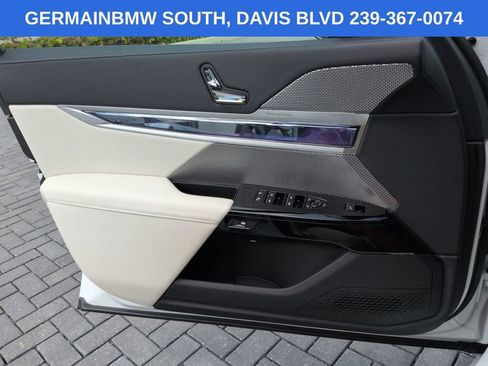 Certified 2025 BMW 760i xDrive AWD/4WD image 32
