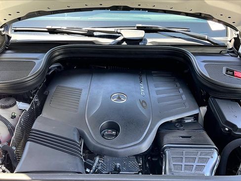 Used 2023 Mercedes-Benz GLS 450 4MATIC image 10