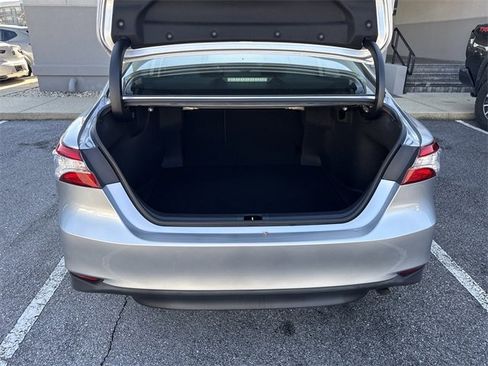Used 2020 Toyota Camry LE image 30