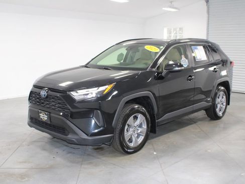 Used 2023 Toyota RAV4 XLE w/ Convenience Package image 4