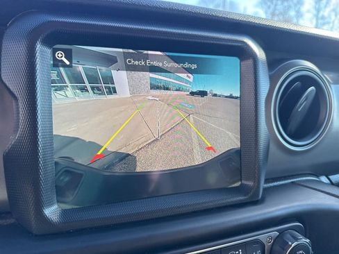 Used 2022 Jeep Gladiator Willys image 20