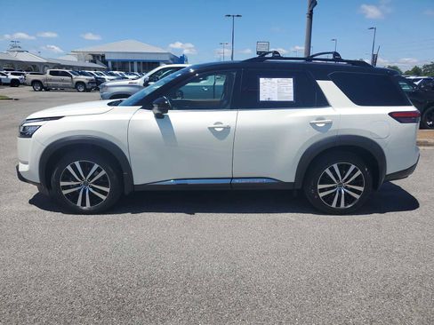 Used 2024 Nissan Pathfinder Platinum w/ Cargo Package AWD/4WD image 2