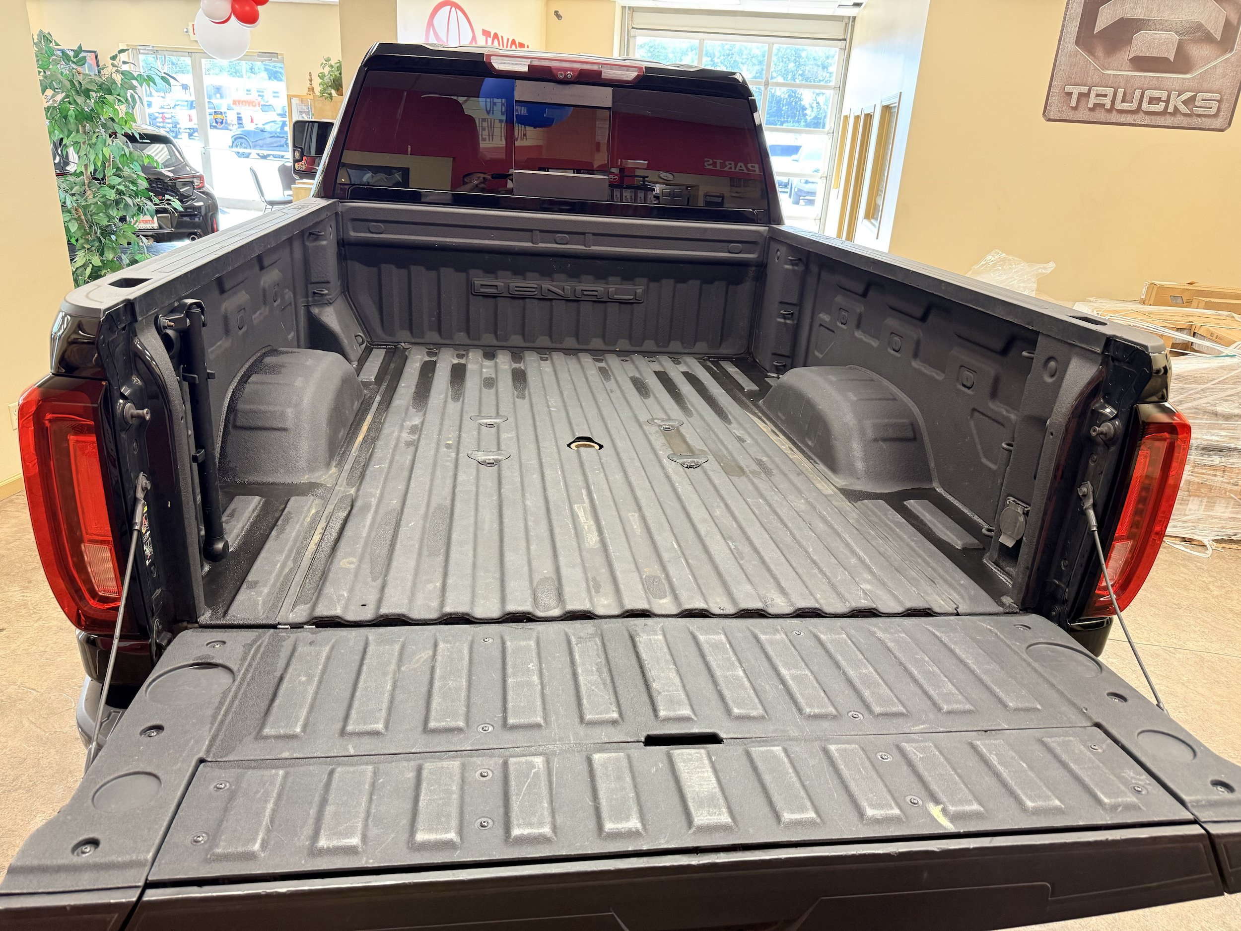 Used 2022 GMC Sierra 3500 Denali w/ Denali Ultimate Package AWD/4WD image 18