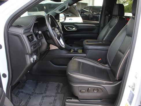 Used 2024 GMC Yukon XL SLT RWD image 30
