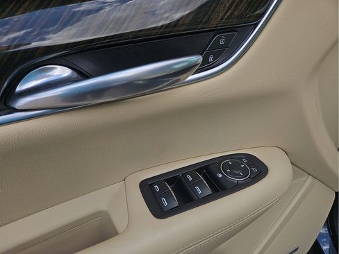 Used 2019 Cadillac XT5 FWD image 11