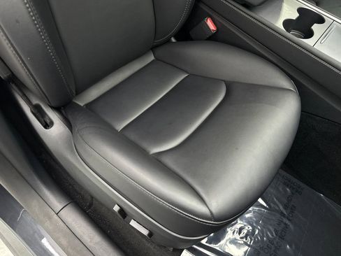Used 2024 Tesla Model Y Long Range AWD/4WD image 46