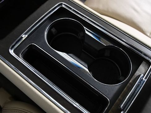 Used 2017 Lincoln Continental Reserve w/ Technology Package image 21