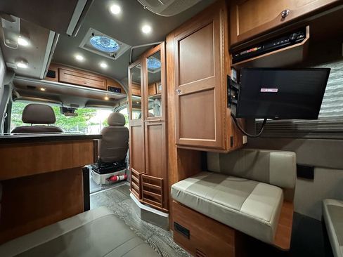 Used 2016 Mercedes-Benz Sprinter 2500 image 73