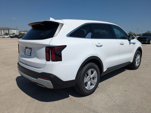 New 2026 Kia Sorento LX FWD image 5