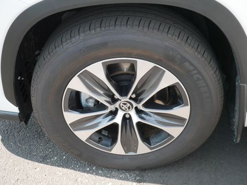 Certified 2026 Toyota Highlander XLE AWD/4WD image 15