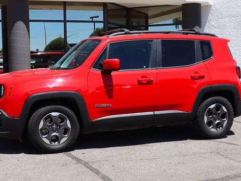 Used 2018 Jeep Renegade Latitude FWD image 7