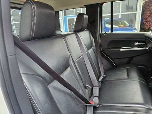 Used 2010 Jeep Liberty Limited w/ Trailer Tow Class III Group AWD/4WD image 16