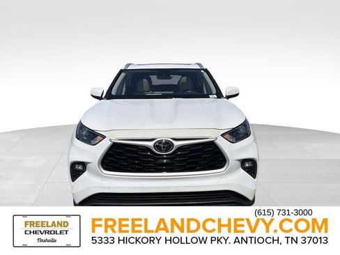 Used 2023 Toyota Highlander XLE FWD image 9