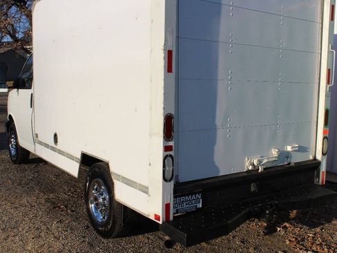 Used 2023 GMC Savana 3500 RWD image 9