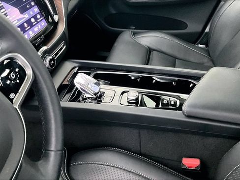 Certified 2023 Volvo XC60 T8 Ultimate w/ Climate Package AWD/4WD image 16