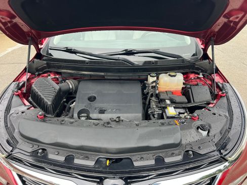 Used 2022 Buick Enclave Essence AWD/4WD image 19