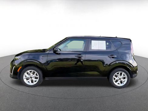 Used 2025 Kia Soul LX w/ LX Technology Package FWD image 7