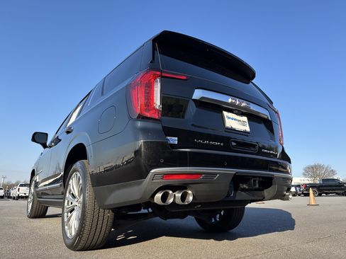 Used 2024 GMC Yukon Denali w/ Advanced Technology Package image 8