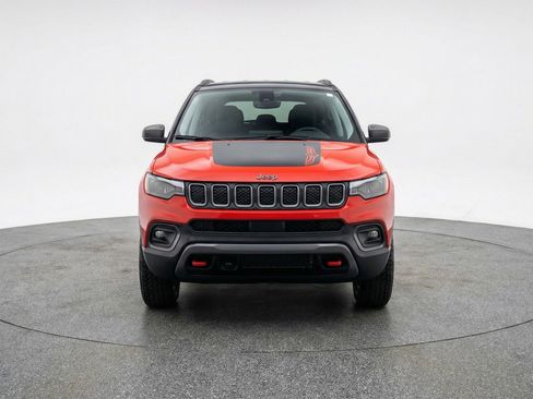 Used 2025 Jeep Compass Trailhawk image 2