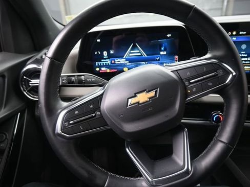 Used 2025 Chevrolet Equinox LT w/ Convenience Package II image 8