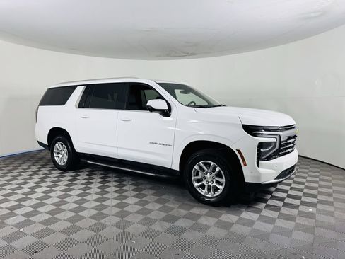 Used 2025 Chevrolet Suburban LT RWD image 2