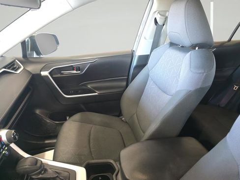 Used 2025 Toyota RAV4 XLE image 21