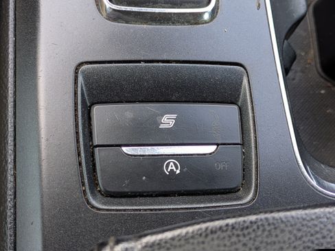 Used 2020 Ford Fusion SE FWD image 25
