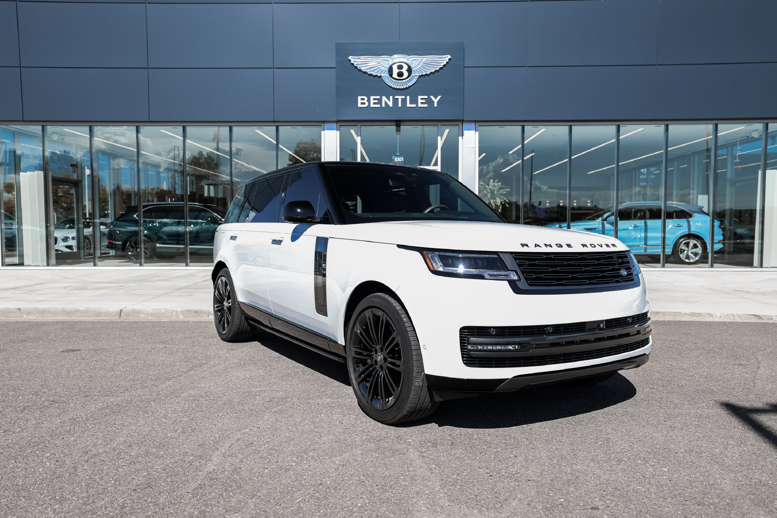 Used 2025 Land Rover Range Rover Long Wheelbase Autobiography AWD/4WD image 18