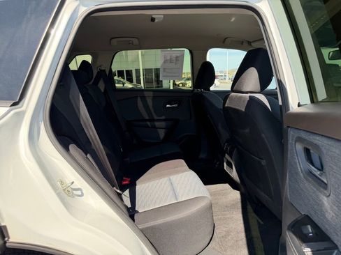 Used 2023 Nissan Rogue SV image 18