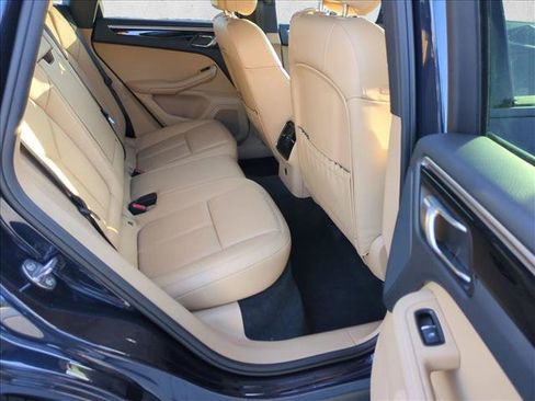 Used 2018 Porsche Macan AWD/4WD image 22