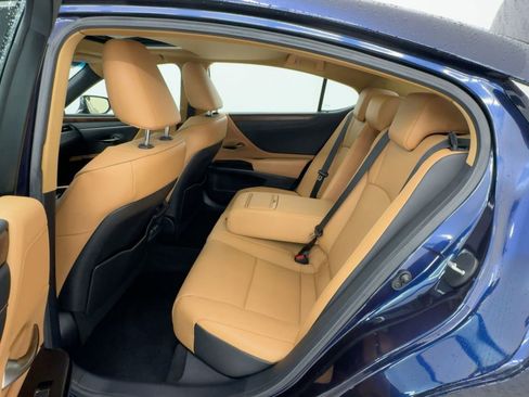 Certified 2025 Lexus ES 350 w/ Premium Package image 14