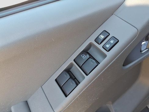 Used 2021 Nissan Frontier SV w/ Midnight Edition Floor Mats AWD/4WD image 15