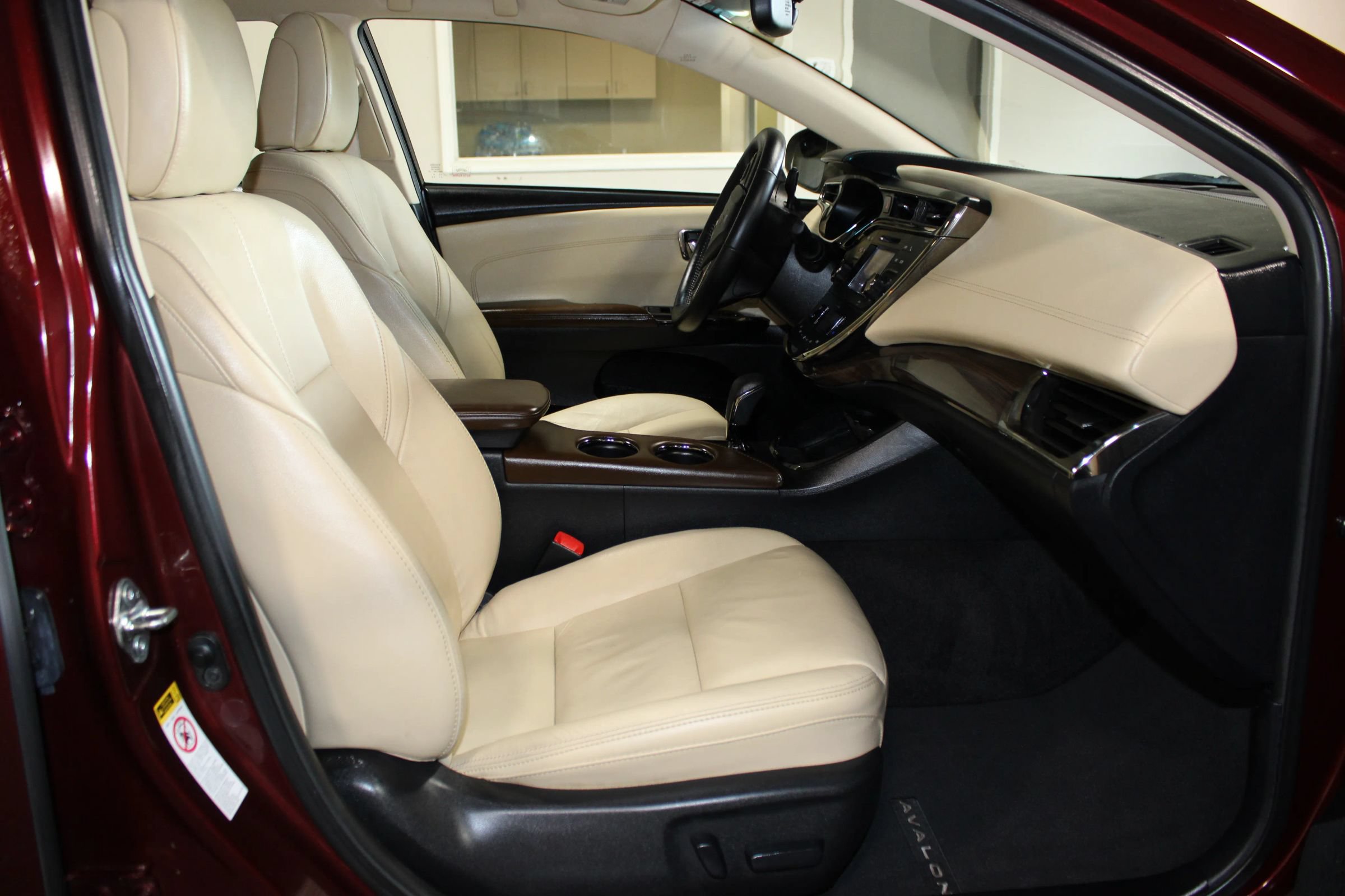 Used 2014 Toyota Avalon XLE Touring FWD image 29