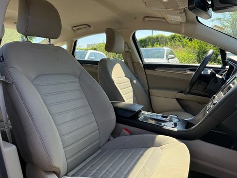 Used 2019 Ford Fusion SE FWD image 20