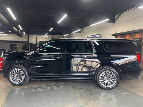 Used 2023 GMC Yukon XL Denali Ultimate AWD/4WD image 5