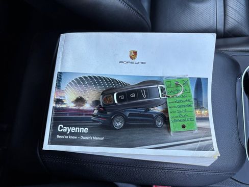 Used 2020 Porsche Cayenne image 34
