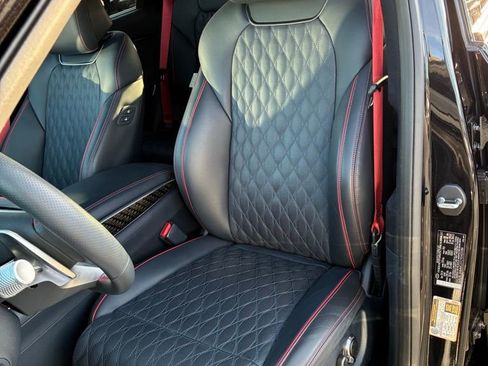 Used 2025 Genesis GV70 3.5T Sport w/ Sport Prestige Package image 19