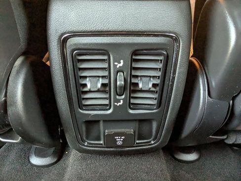 Used 2021 Jeep Grand Cherokee Laredo X AWD/4WD image 17