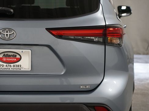 Used 2022 Toyota Highlander XLE FWD image 10