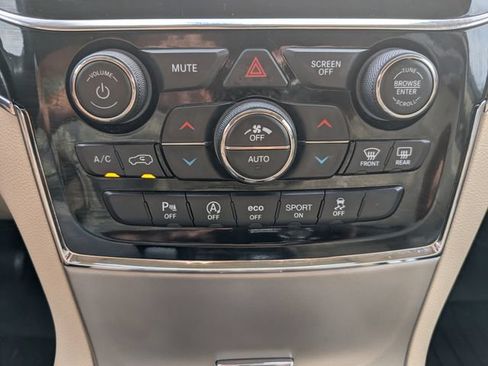Used 2020 Jeep Grand Cherokee Limited w/ Luxury Group II AWD/4WD image 26
