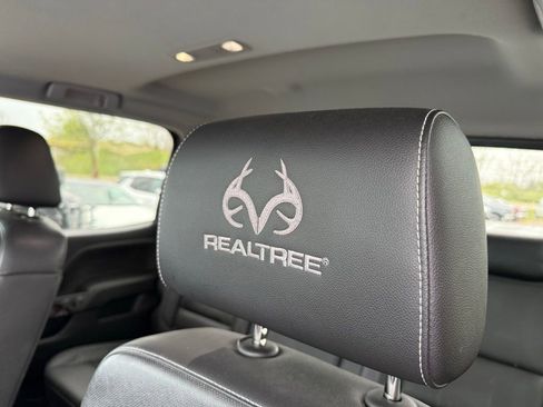 Used 2017 Chevrolet Silverado 1500 LTZ Z71 w/ Realtree Edition AWD/4WD image 12