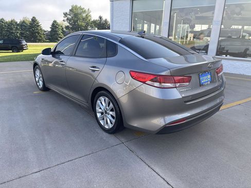 Used 2017 Kia Optima LX FWD image 10