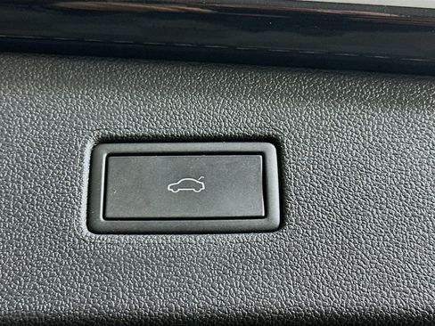 Used 2024 Volkswagen Tiguan Wolfsburg Edition image 30