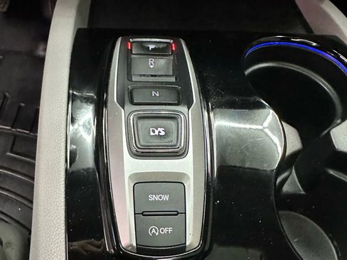 Used 2016 Honda Pilot Touring image 19