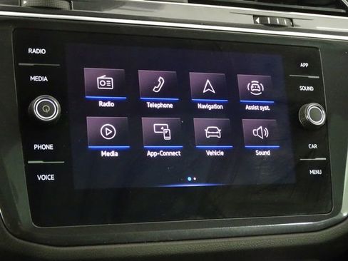 Used 2023 Volkswagen Tiguan SE image 33